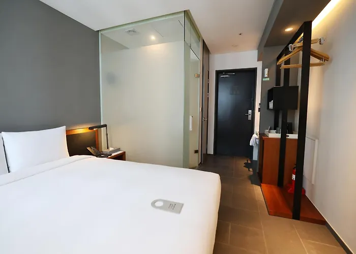 Hotel Shinshin Myeongdong 3*