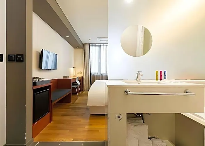 Shinshin Myeongdong Hotel
